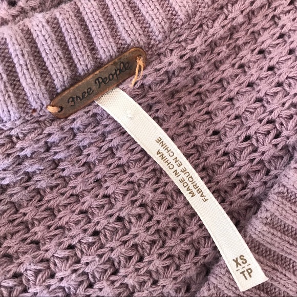 Free People Strappy Loose Oversized Raw Hem Sweater Sz XS Lavender Cold Shoulder - Picture 8 of 9